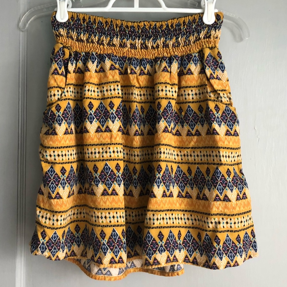 Flowy mini skirt